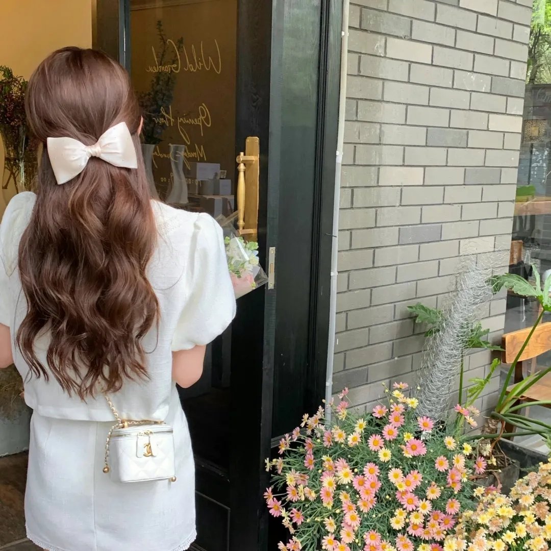 黑影窥窗